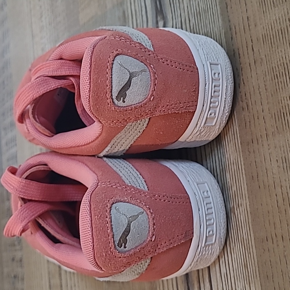 VINTAGE Puma Pink & Gray Suede Sneakers - Picture 4 of 6